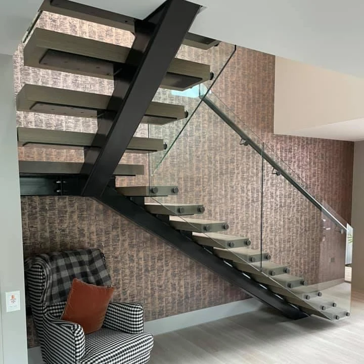 Central spine stair middle stringer staircase with wood treads