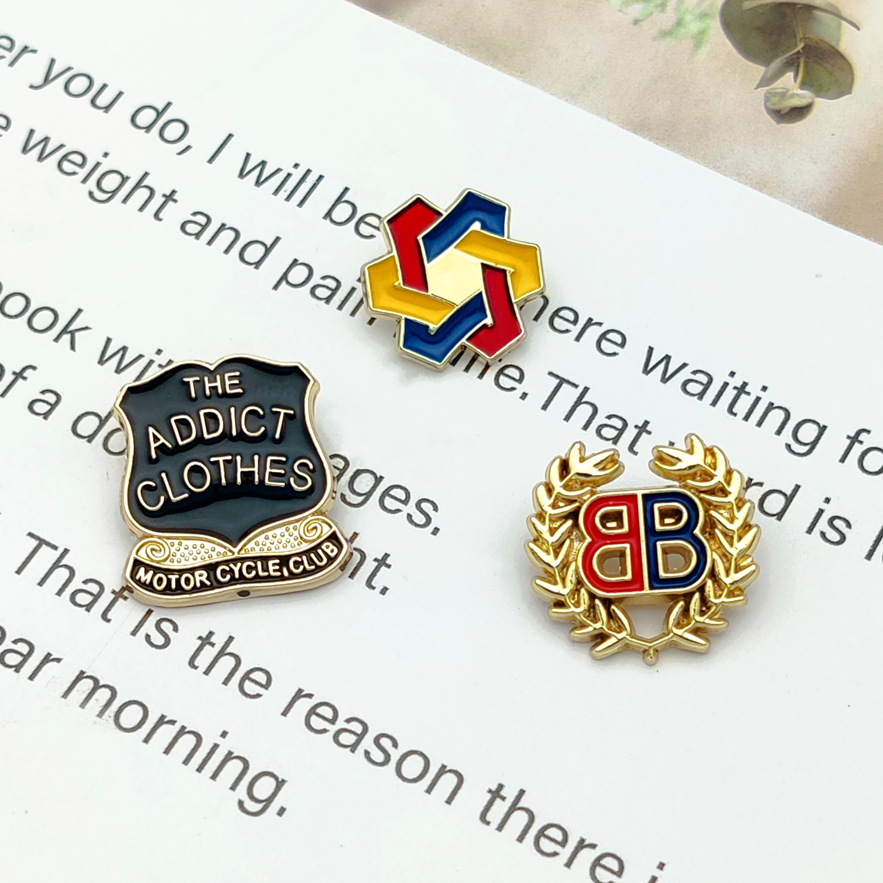 Factory wholesale Lapel Pin Badge Manufacturer Design Custom Made Soft Hard  Enamel Pin for clothing