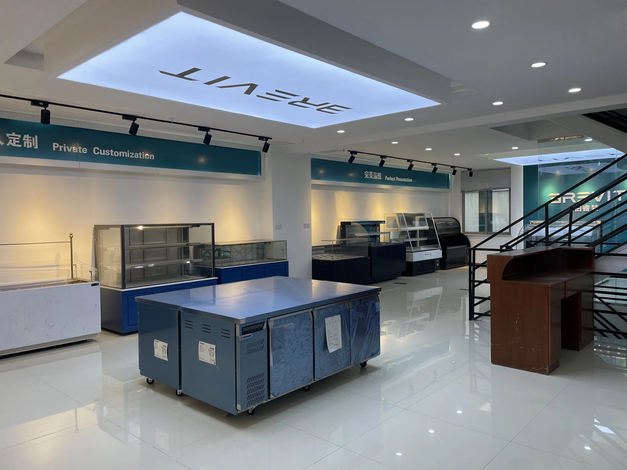 Refrigerator Chiller Freezer Cake Display Fridge for Bakery Stands Front and Rear Door Opening Brevit showcase Cabinet