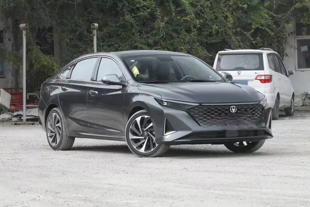 China Changan Automotive Changan Ruicheng Plus 2023 1.5t Navigation Type 4-door 5-seat 3-Box Sedan Automatic Gasoline New Car