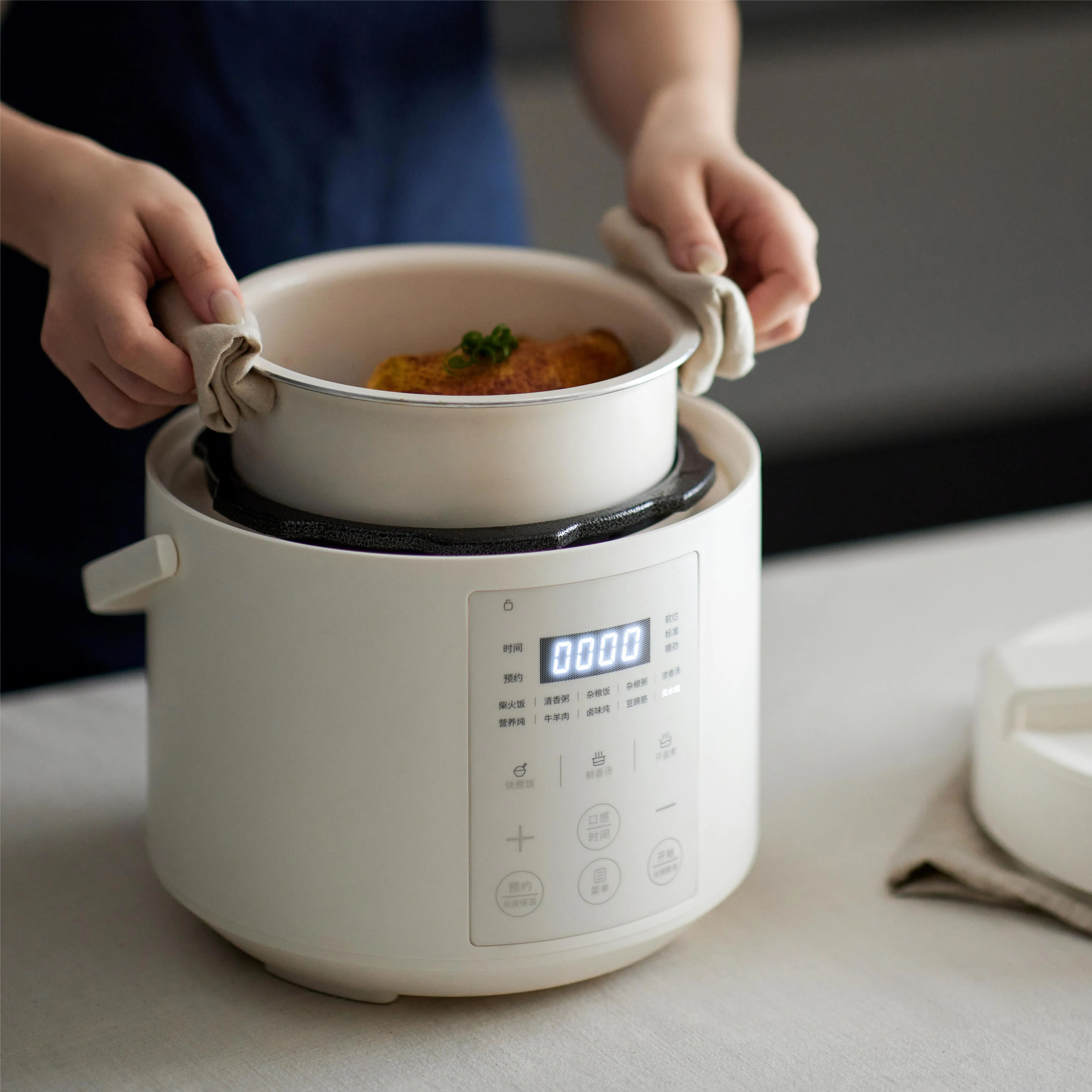 Manufacturer Electric Pressure Cooker Open Lid can be Cooked with LED Display Intellint 2L Rice Cooker