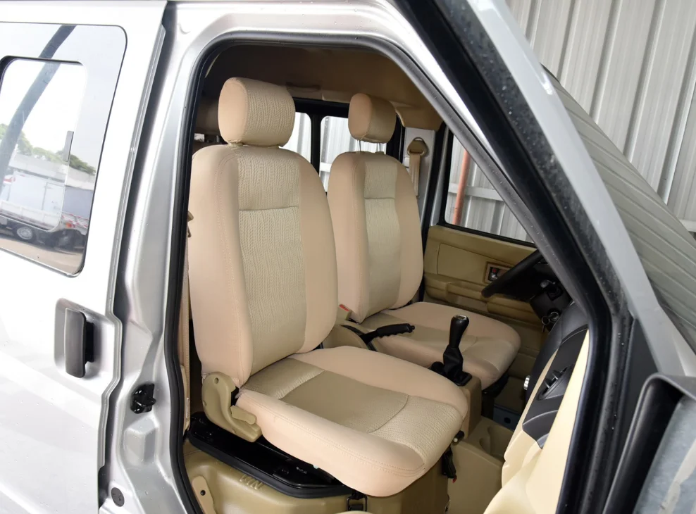 RHD Gasoline Mini Van with 7-11 Seats for Sale