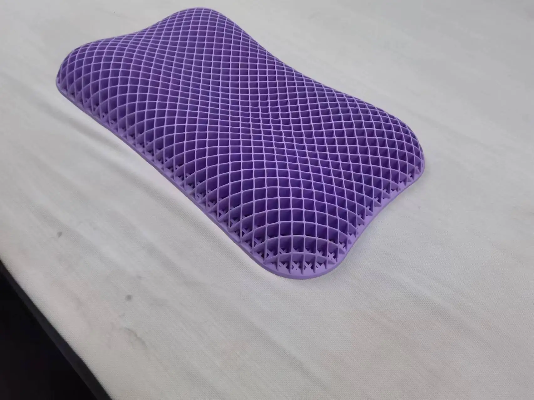 Pressure relief and contour-hugging support silicone silica gel grid pillow