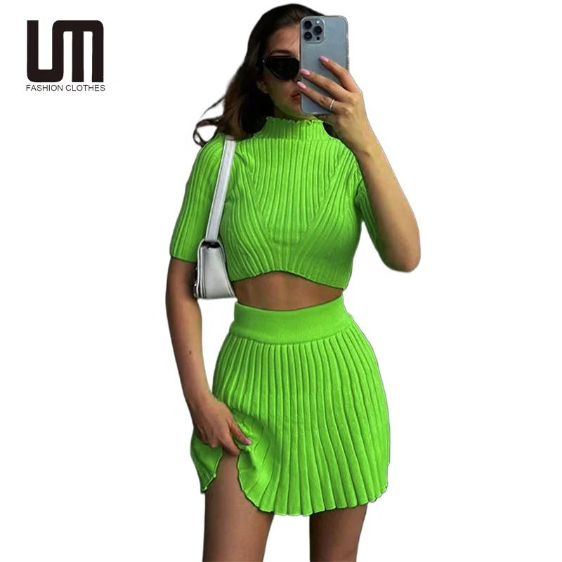 Оптовая продажа 2024 трендовая элегантная женская одежда трикотажные плиссированные топы комплекты с мини-юбкой