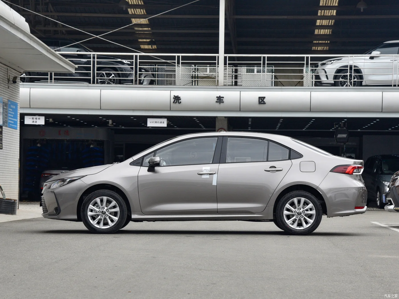 Toyota Corolla 2008-2013 подержанные автомобили 1 8 л гибридный бензиновый двигатель 2 т автоматическая коробка передач кожаные сиденья задняя камера левое рулевое управление