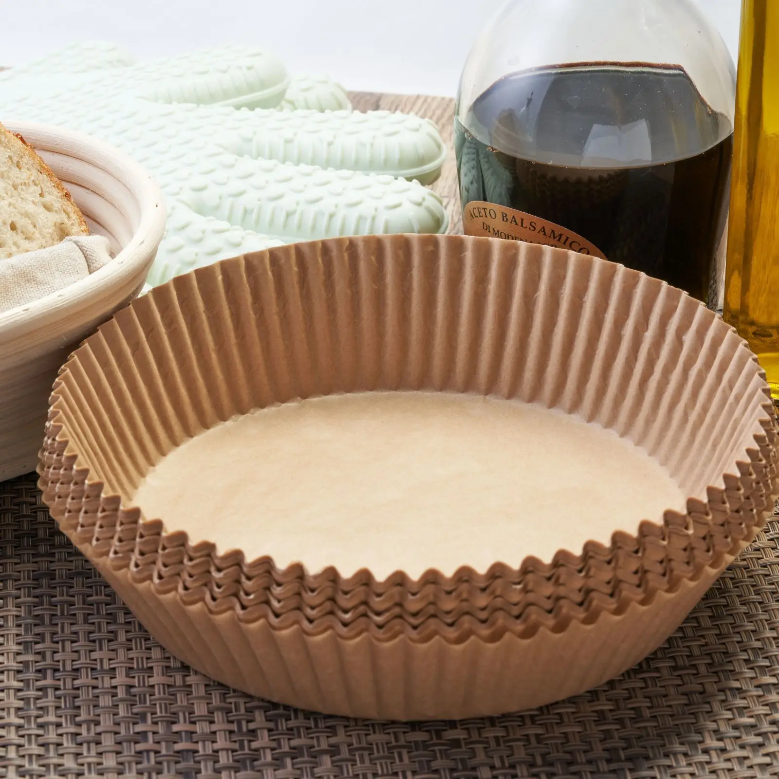 Fluorescent-free Heat Resistant Greaseproof Moisture Proof 6.3 Inch 50 Pcs Non-stick Silicone Air Fryer Disposable Paper Liner