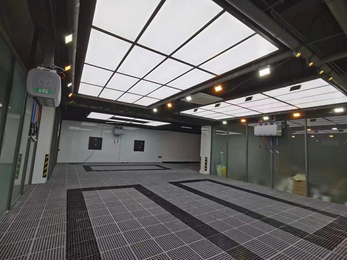 Anti-Slip High Quality Protection Mats Portable Tent Interlocking Plastic Flooring for Garage Car Wash Room Floor Tiles