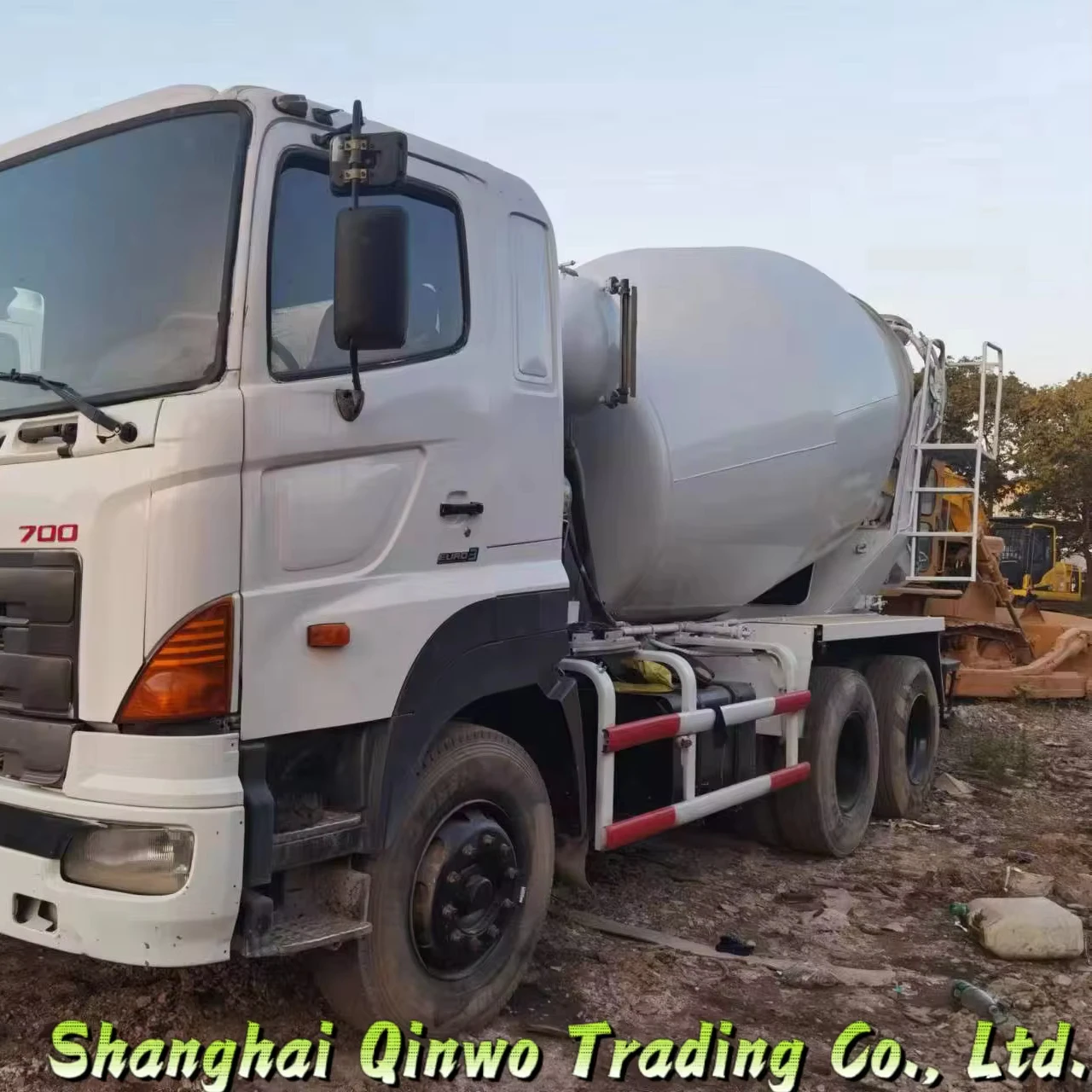 Hino 700 3.5 m3 Mobile Self Loading Concrete Mixer truck/ Japan Made Used Hino 700 Concrete Mixer with Good Engine for Sale