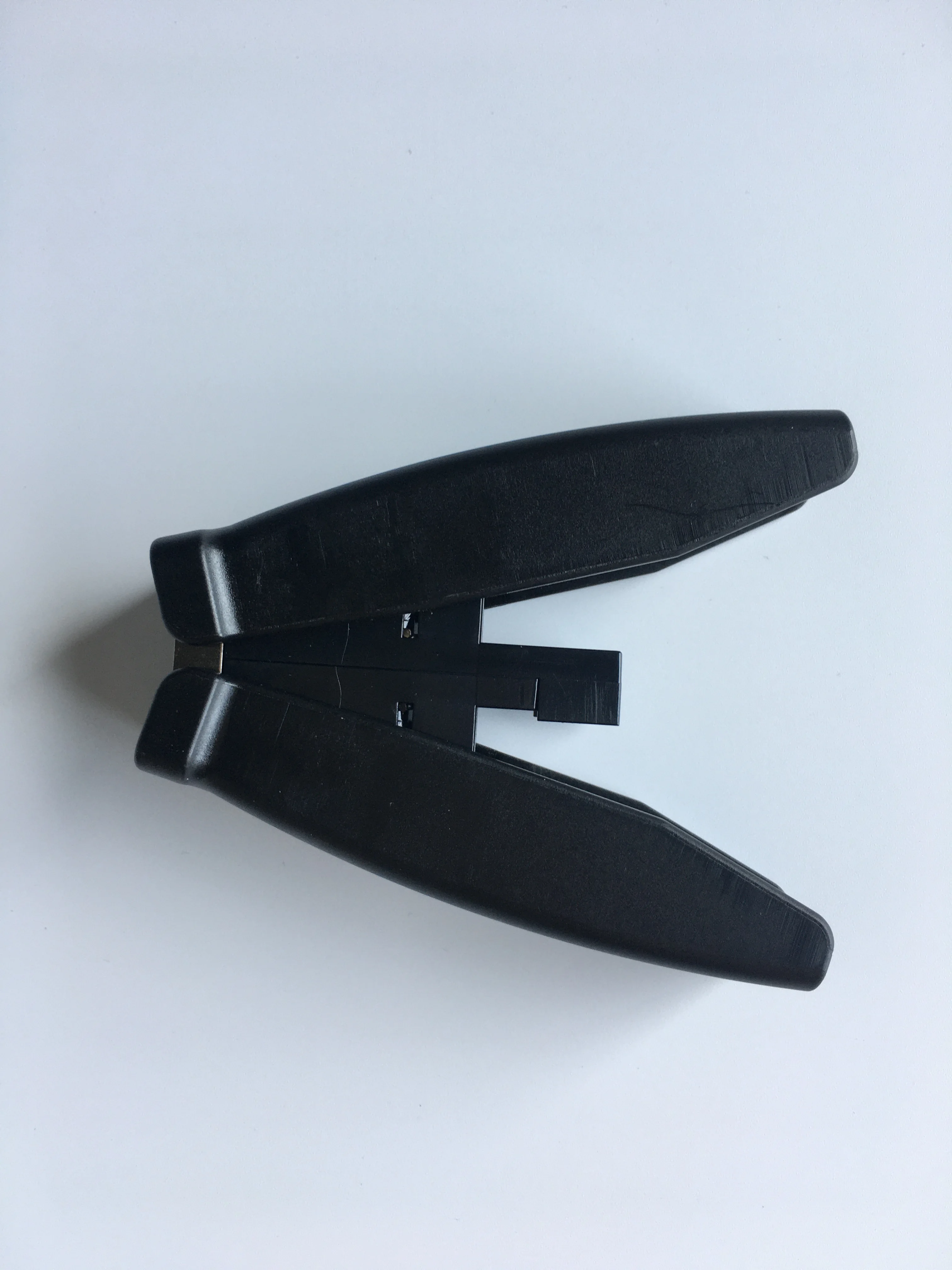 black factory price FTTH FTTB FTTX Applicable Butterfly fiber optic cable crimpter