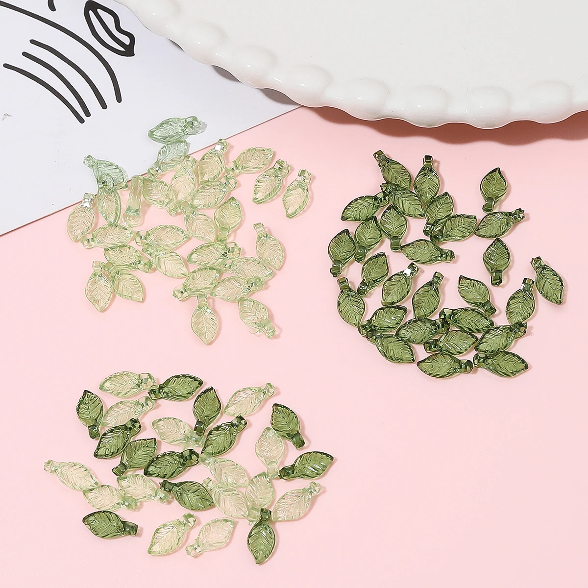 Wholesale Acrylic Transparent Small Green Tree Leaves Beads For DIY Waist Bracelets Charms Jewelry Making Findings Accessories