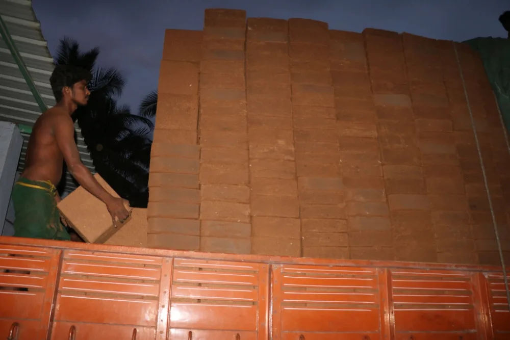 COCO PEAT or PITH BRIQUETTE Dried Coconut Root for Agriculture Root Part Coconut Type