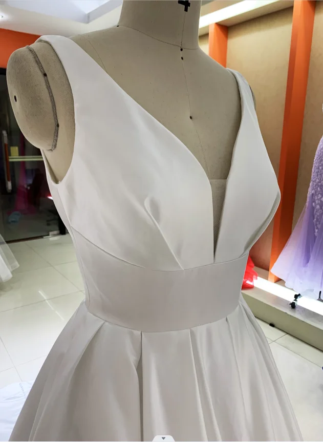 2024 wholesale white sleeveless satin hand pleated A line long tail simple elegant wedding dresses