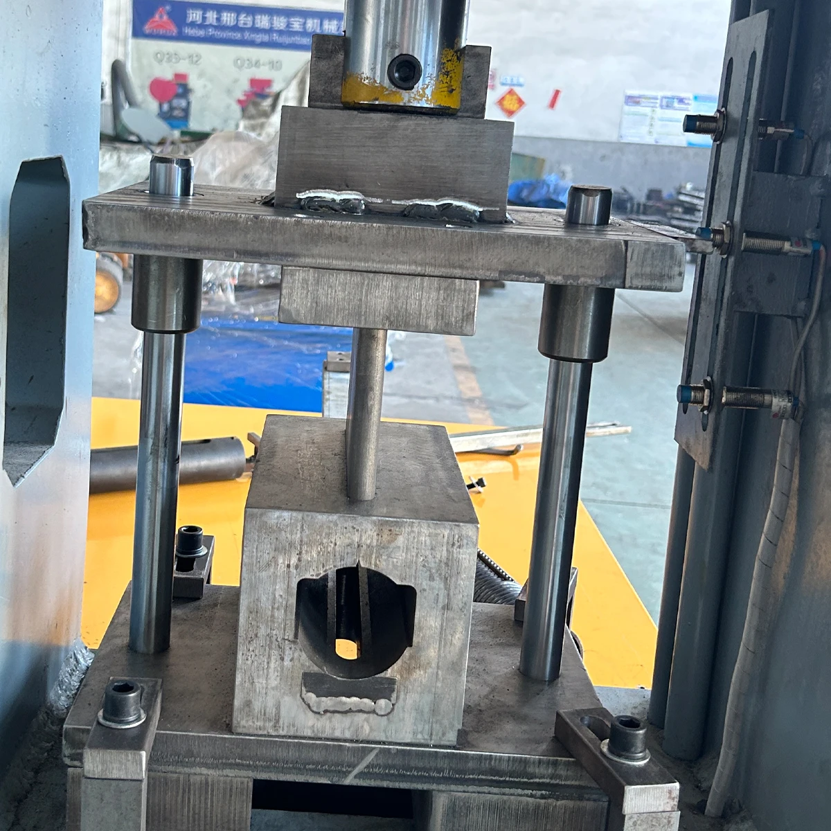 Pneumatic Metal Punch Press Machine Foil Lunch Box Making Power Punch Press Machine Punching