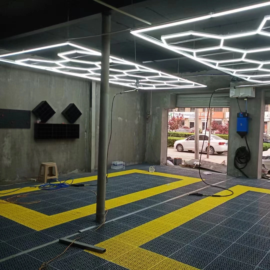 Customized voltage and power Eco-friendly garage plastic floor mat/pvc interlocking tiles