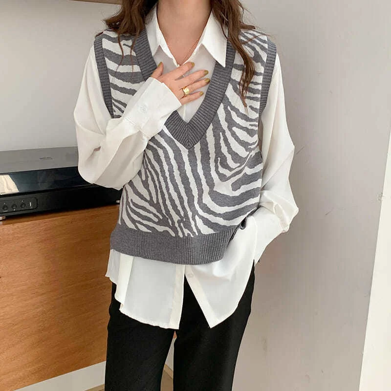 2022 Spring Fall Vest Zebra Striped V Neck Sleeveless Short Sweater Vests Women Korean Fashion Knitted Pullover Waistcoat Jumper