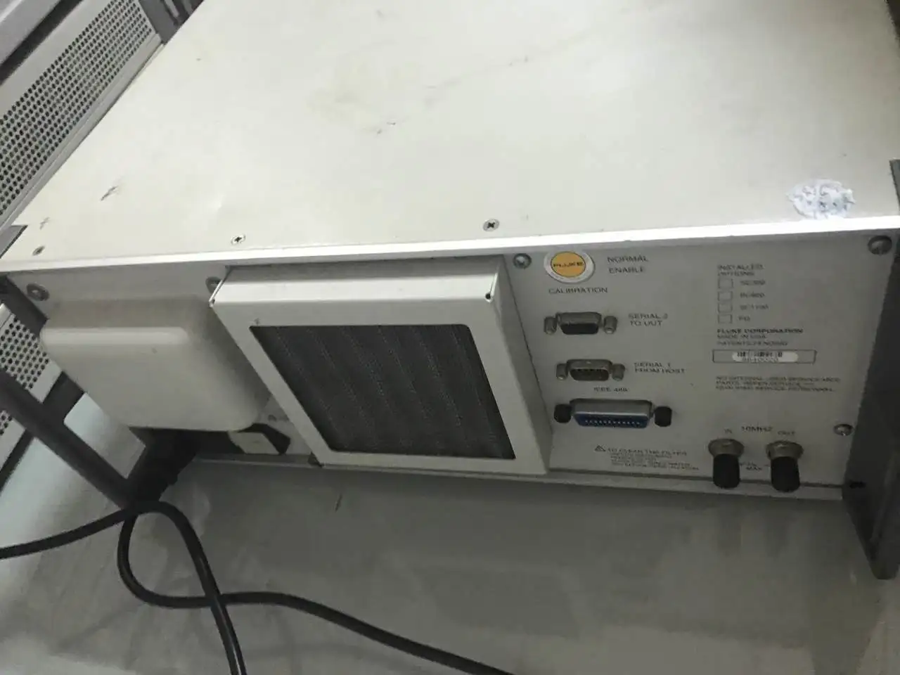 Fluke 5500A многофункциональный калибратор с питанием от аккумуляторной