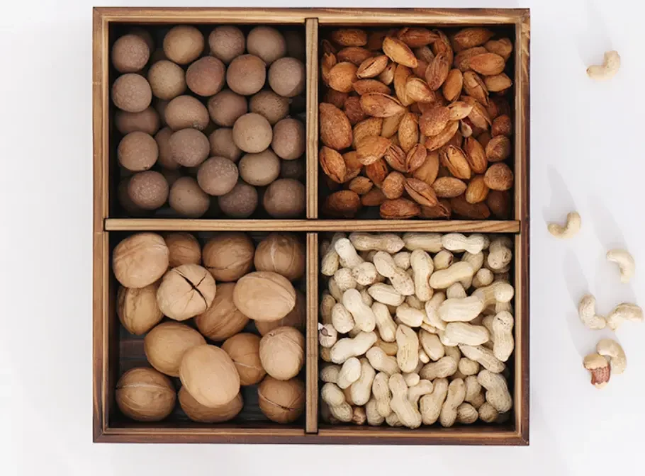 Handmade Rustic Solid Pine Wood 6 Compartments Gift Packaging Nuts Dry Fruits Box with Clear Lid