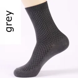 Bamboo cotton middle-tube man custom logo socks breathable dark ankle socks and anti-bacterial sports men sock for five colors