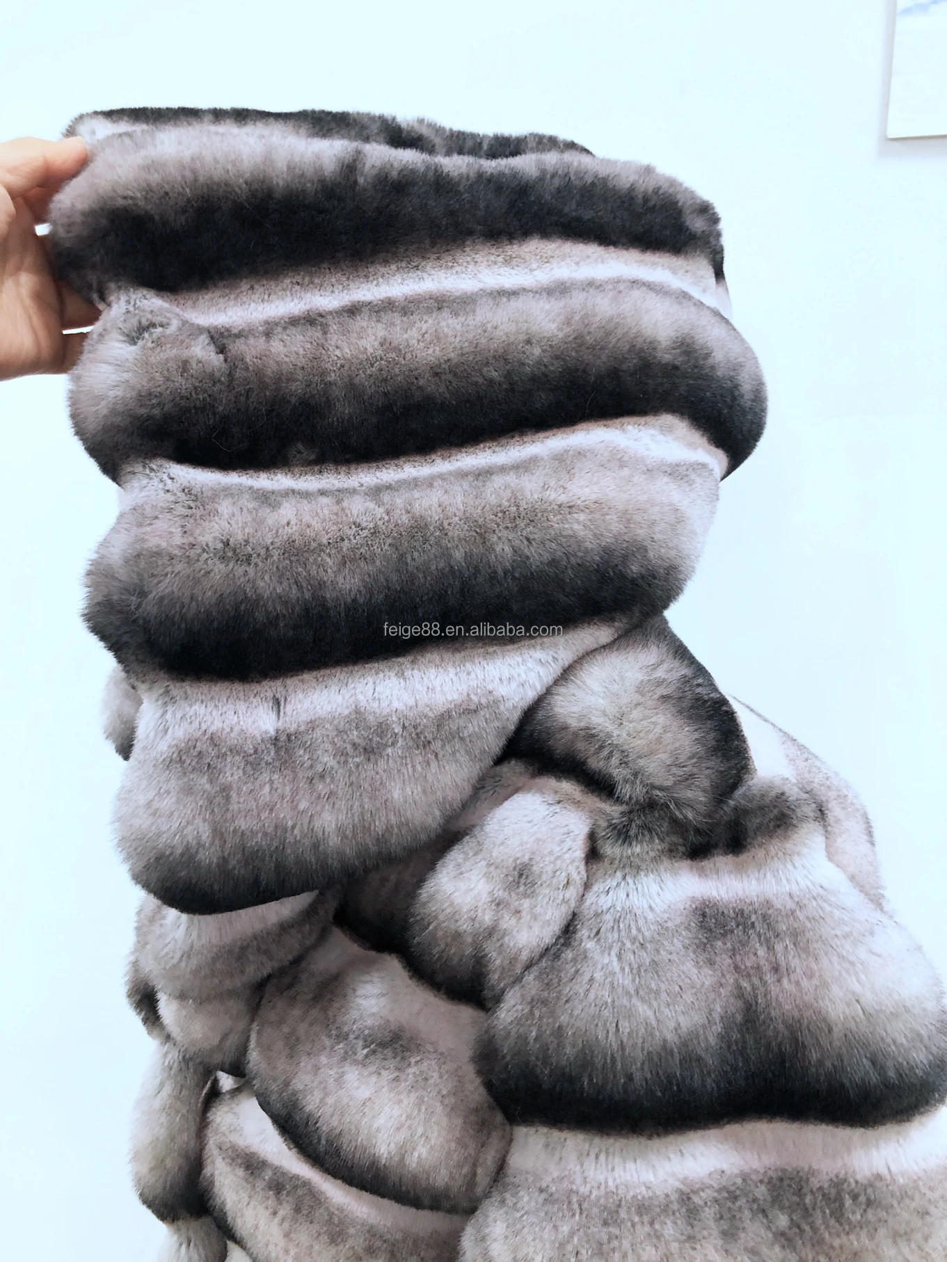 Wholesale Order Fast Delivery Women Winter Clothes Bomber Jacket Custom Labels and Design Cute Soft Eco Imitation Fur Coat