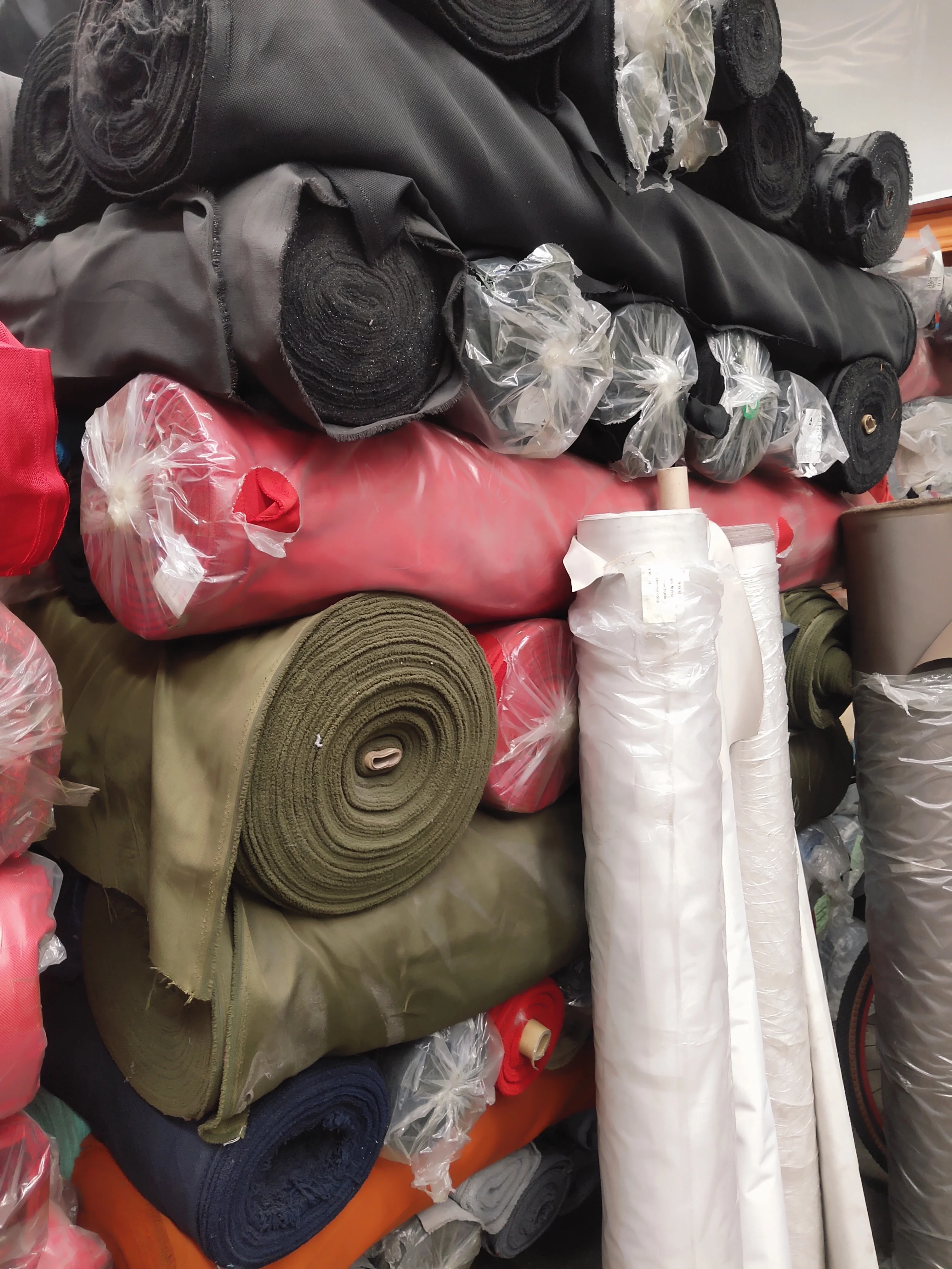 Polyester Oxford  Fabric with Woven Printed Jacquard Design PU Coating Goods Stock Lot Kilo Price