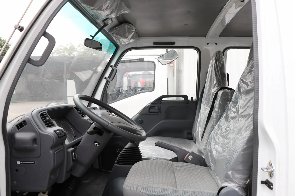 2023 дизельный грузовик Isuzu 100P Автоматическая/ручная коробка передач света/темные внутренние кожаные сиденья R18 шины для круиз-контроля дизельного топлива