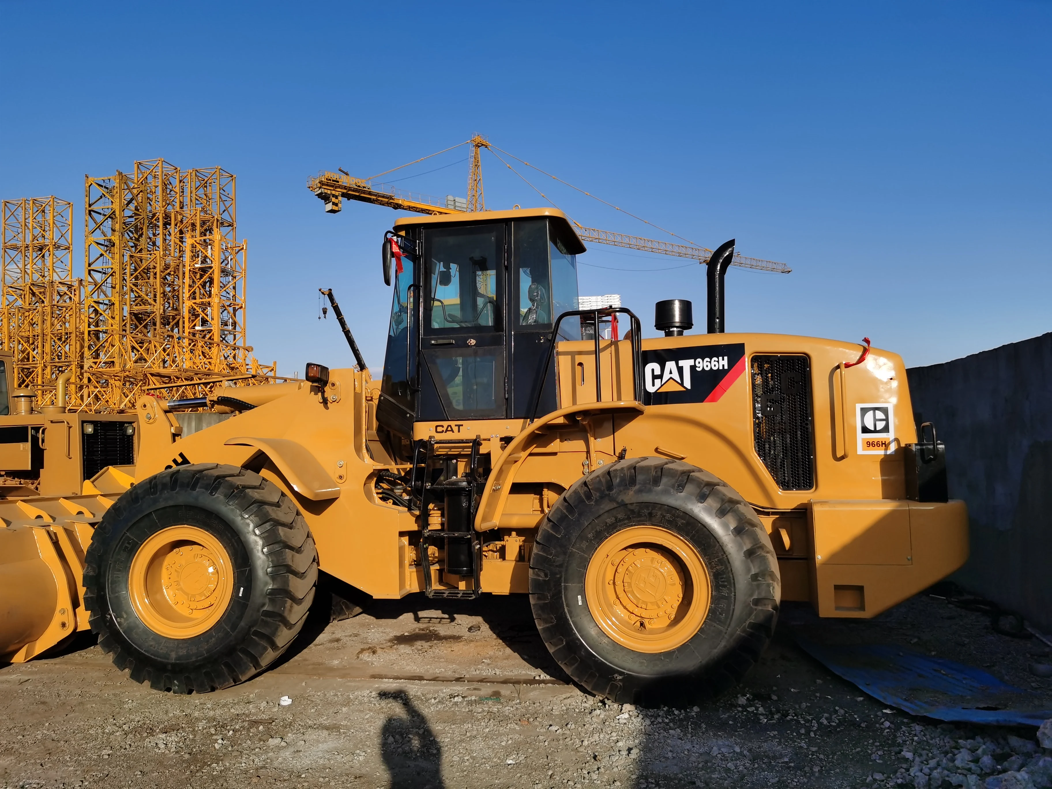 Б/у колесный погрузчик Caterpillar 966H на