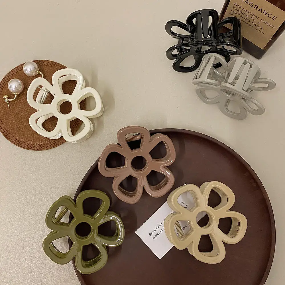 Round Floral Flower Claw Clip Trending Girls Hair Accessories Cute Daisy Hair Claw Best Quality Minimalist Hair Clip