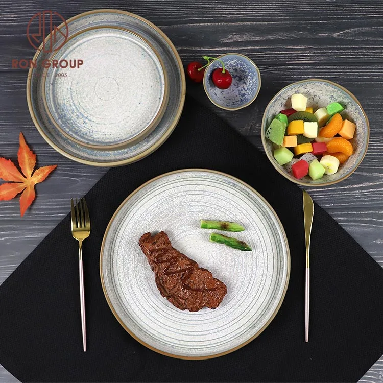 Wholesale elegant round plate high quality blue and white serving bowls porcelain restaurant dinnerware sets ceramic tableware