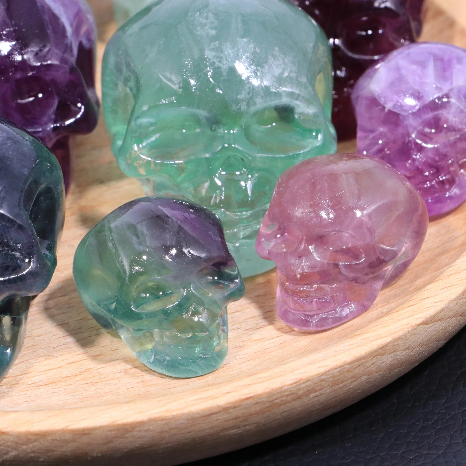 1pc natural hand carved skull Fashion fluorite crystal skull for home decoration Halloween gift office collection
