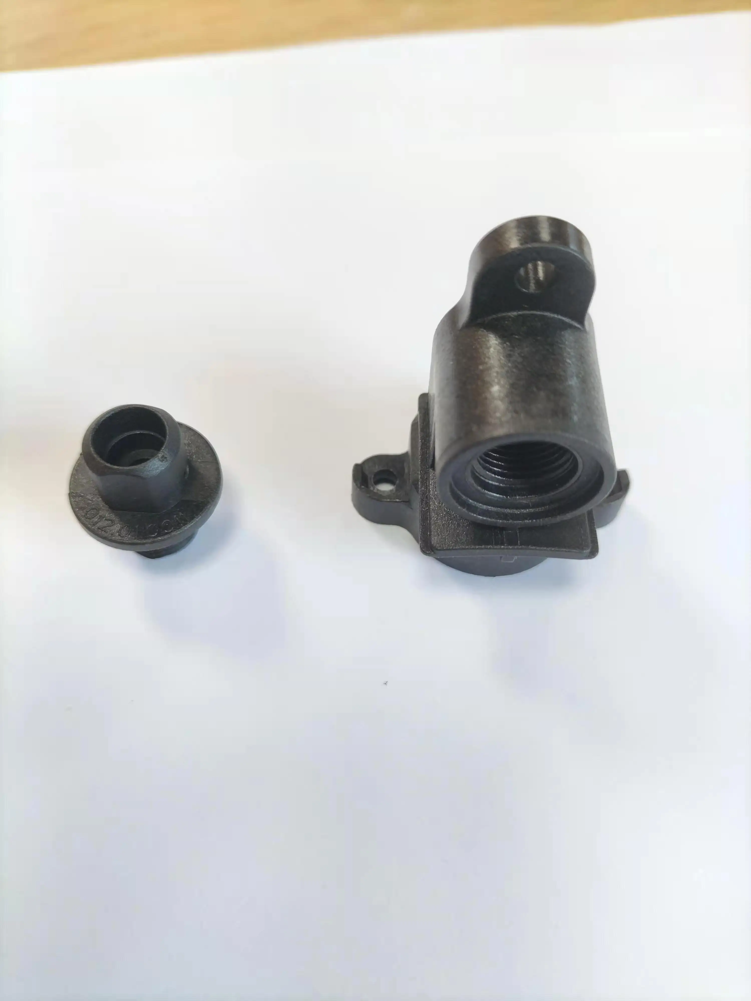 Mold design for internal and external threads