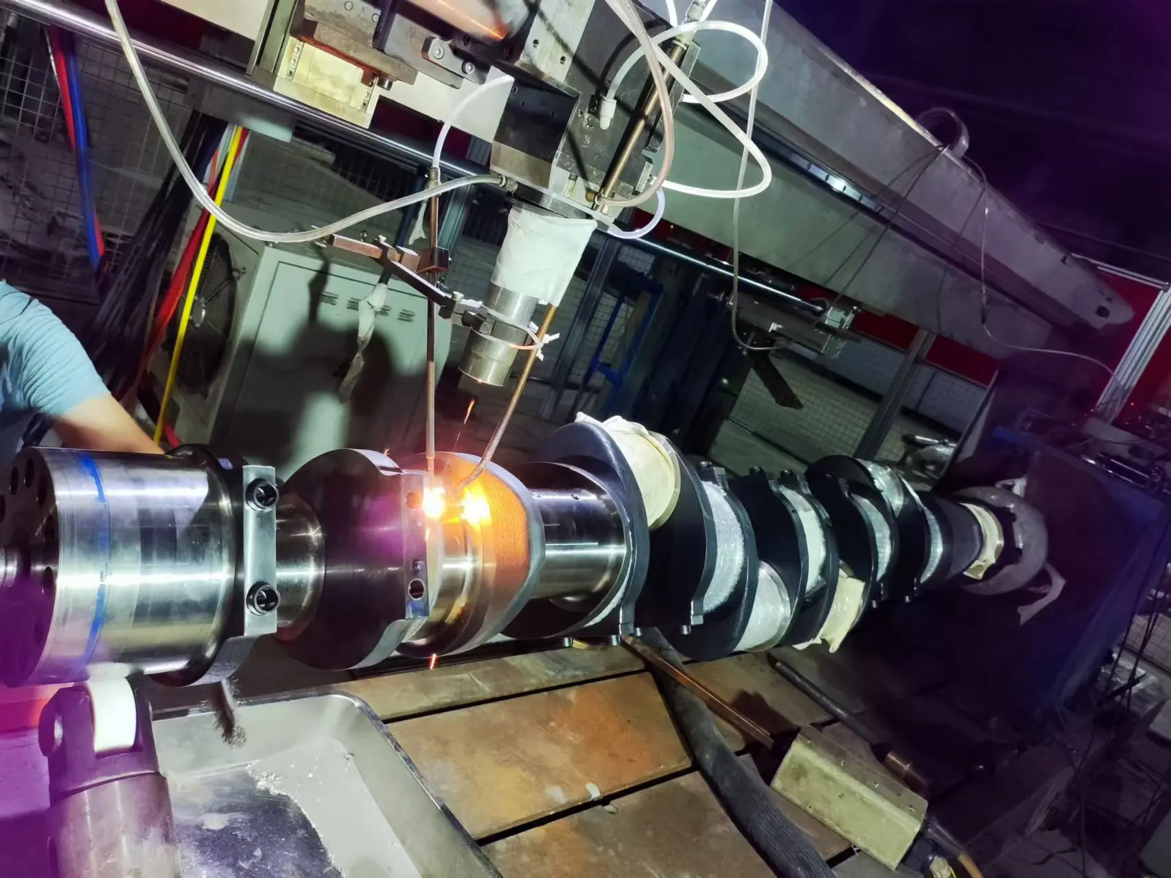 FED High Quality Laser Repairing or Coating for Metal Surface of crankshafts and Cylinder Laser Cladding Machine