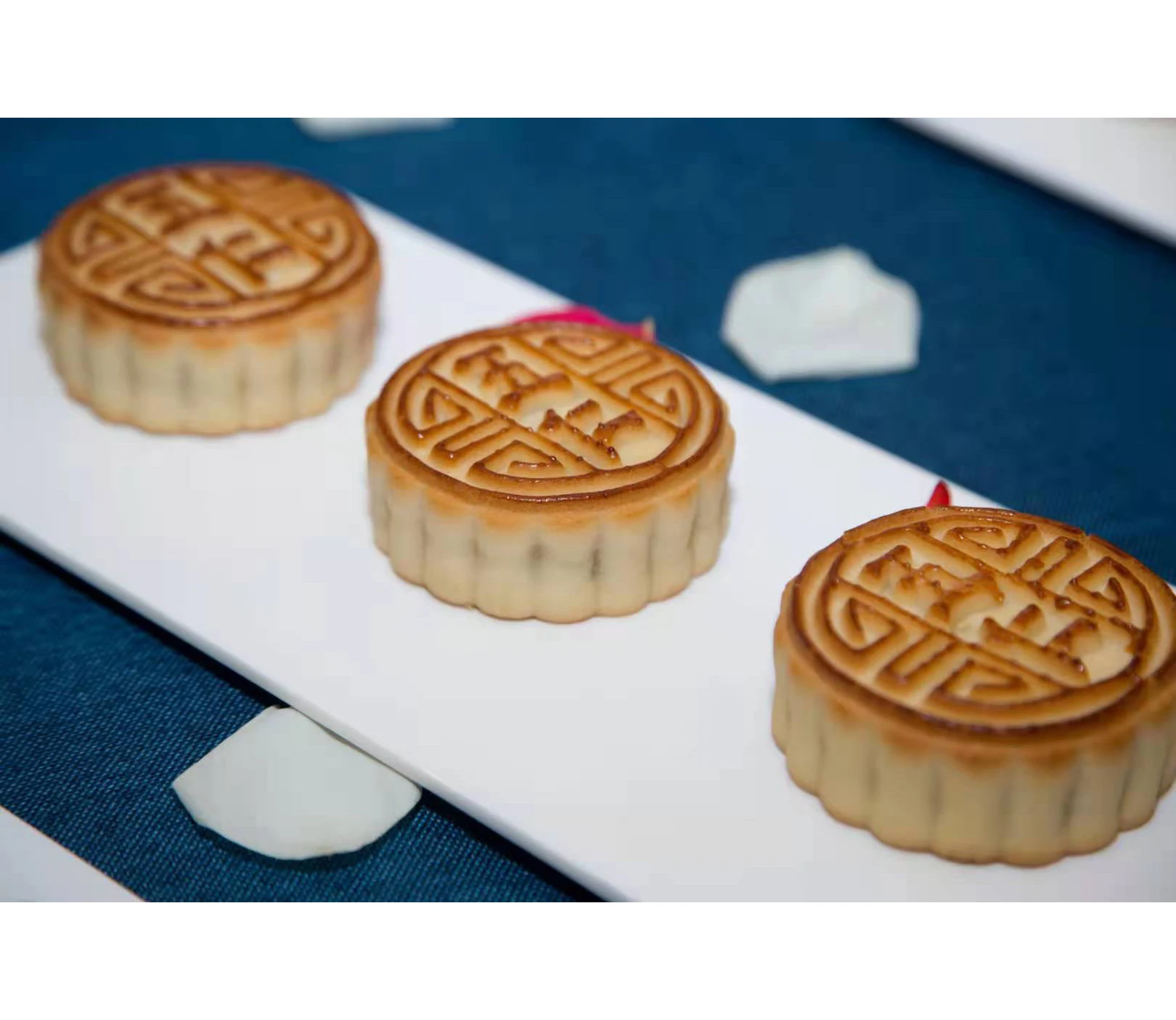 Hot Sale Peach Mountain Mooncake Oem Traditional Pastry Snowy Custard Liquid Egg Yolk Pastry