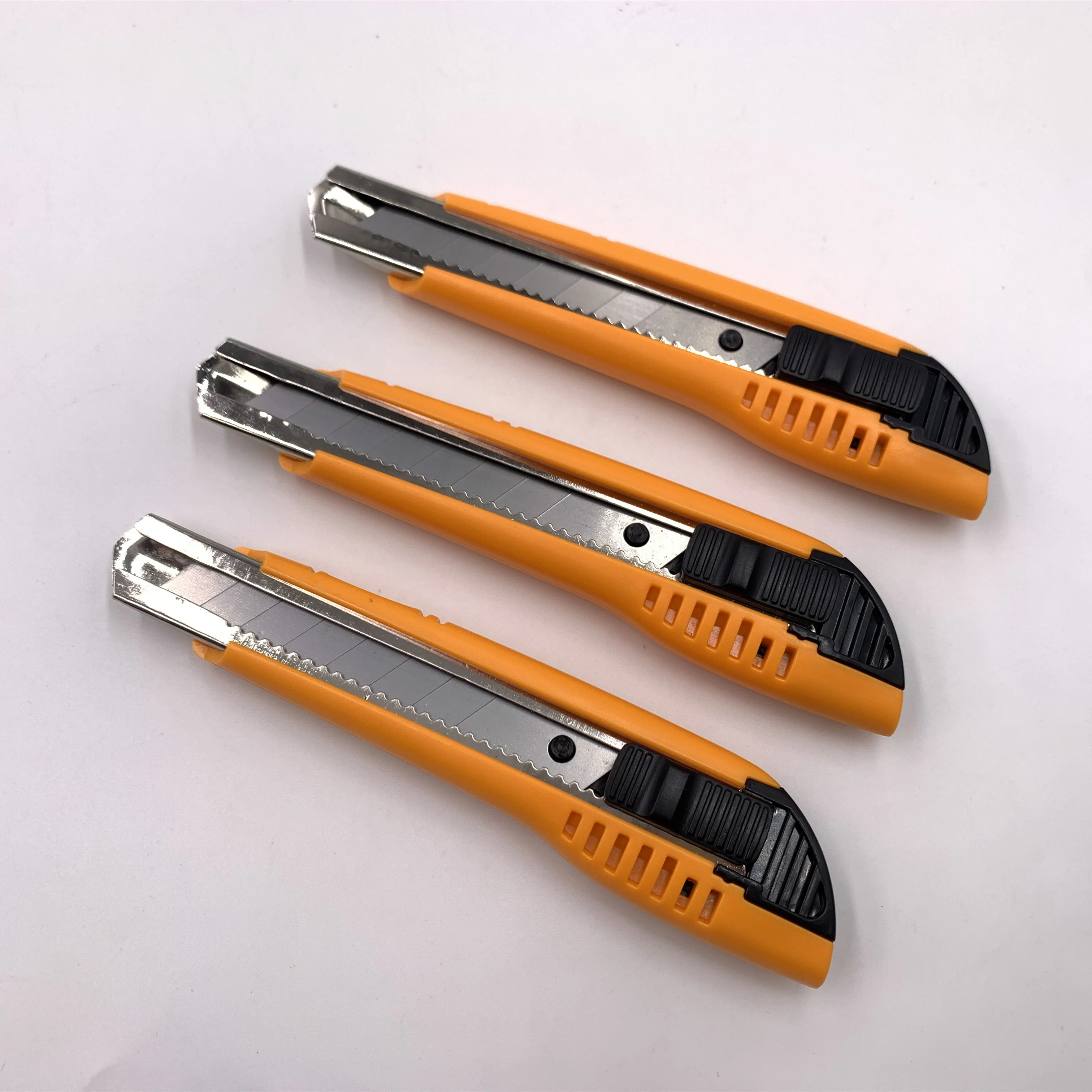 Plastic Handle Carbon Steel Blade Art Knife Sliding Retractable Cutter Paper Sliding Cutter Utility Knife