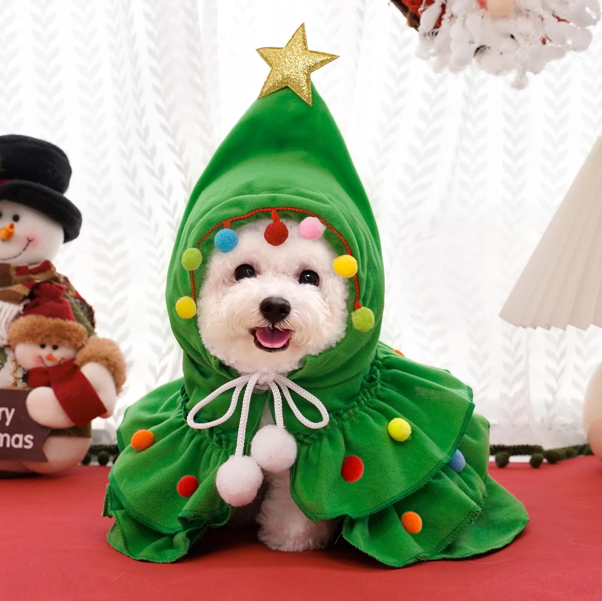 Wholesale autumn and winter Christmas pet clothing holiday transform Christmas tree two-color cape clothing for dog cat