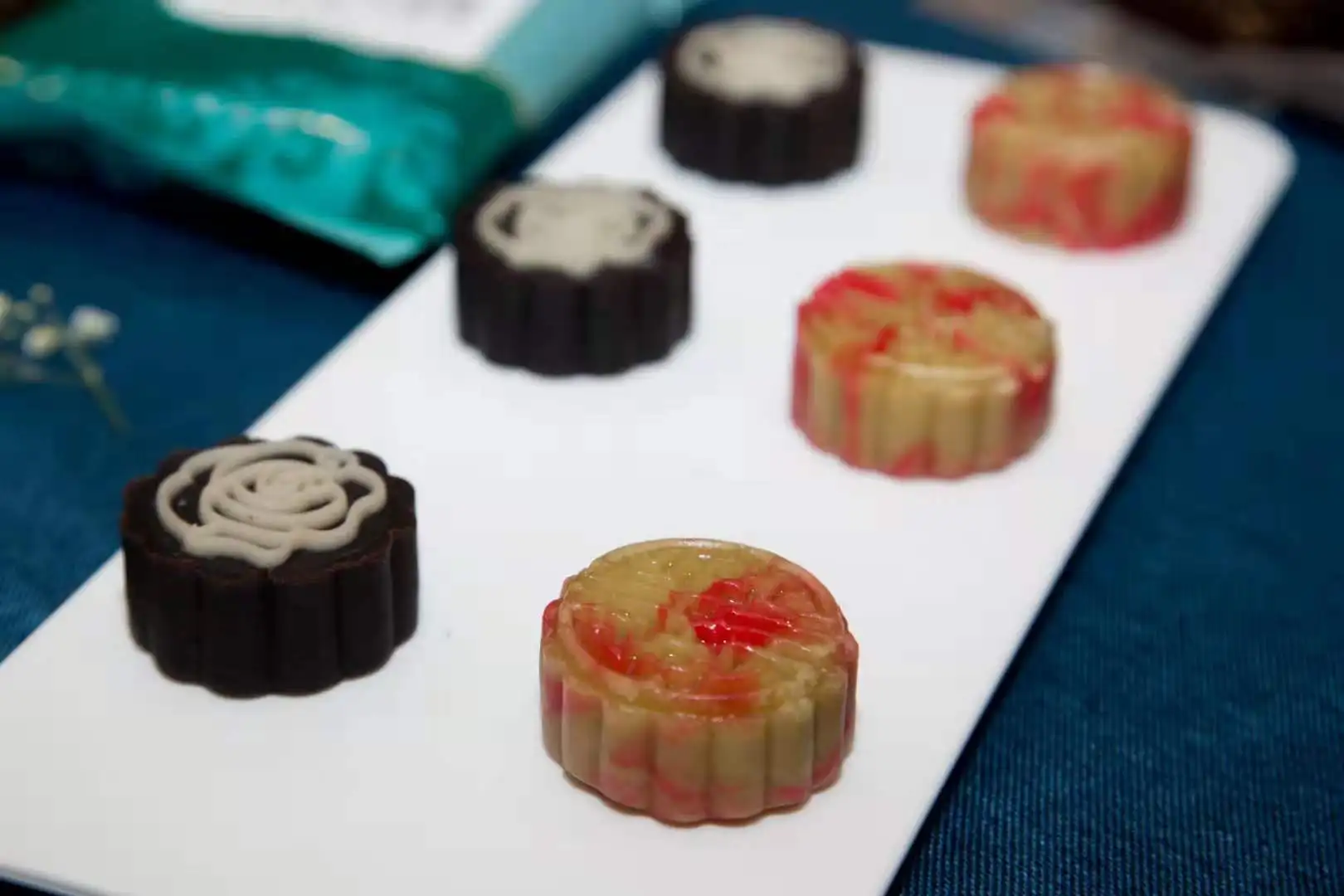 Factory Wholesale Boxed Employees Mid-autumn Festival Multi-flavored Red Bean Moon Cakes