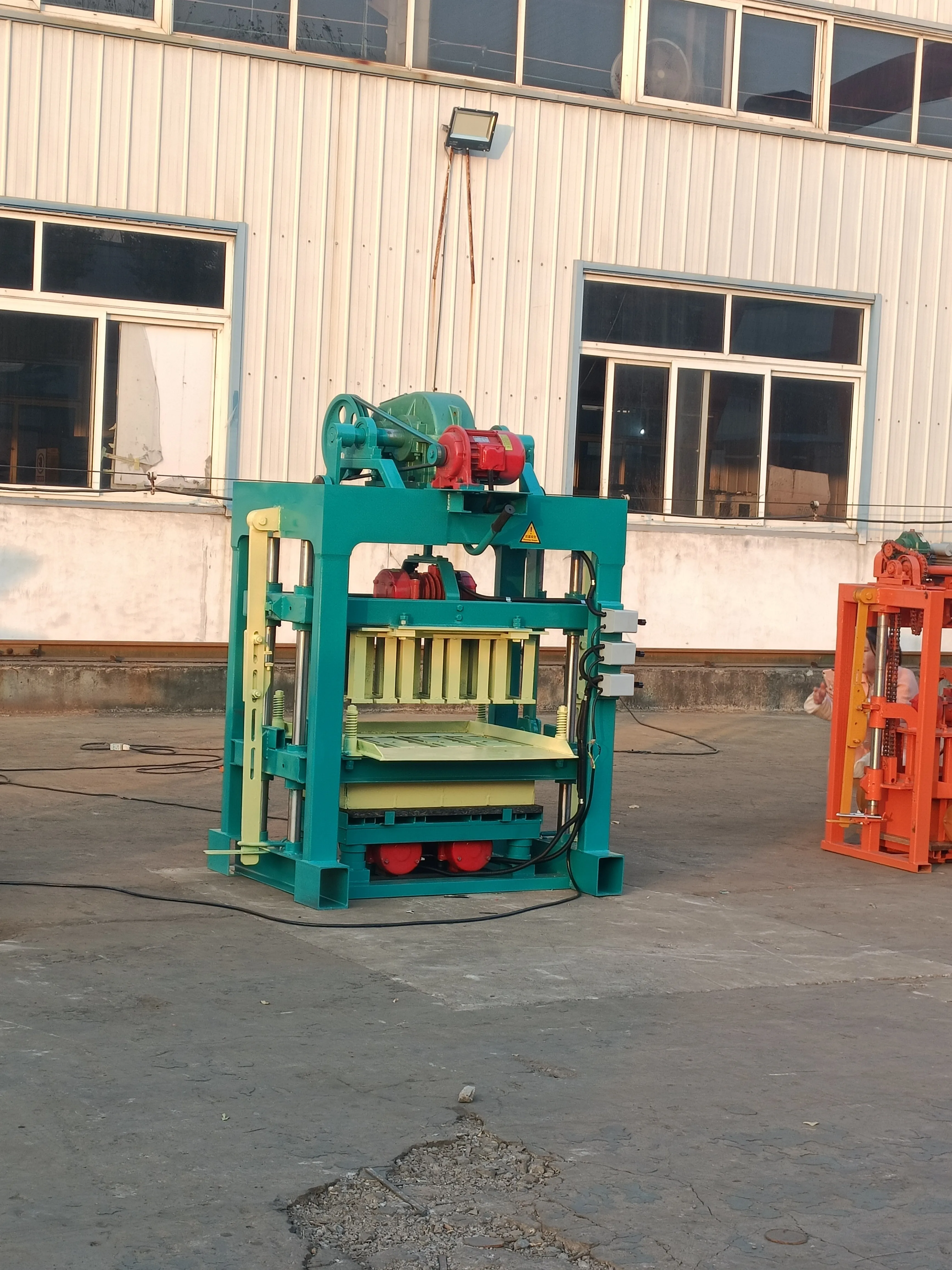 what can i do to earn money buy QTJ4-40 Find job for block making