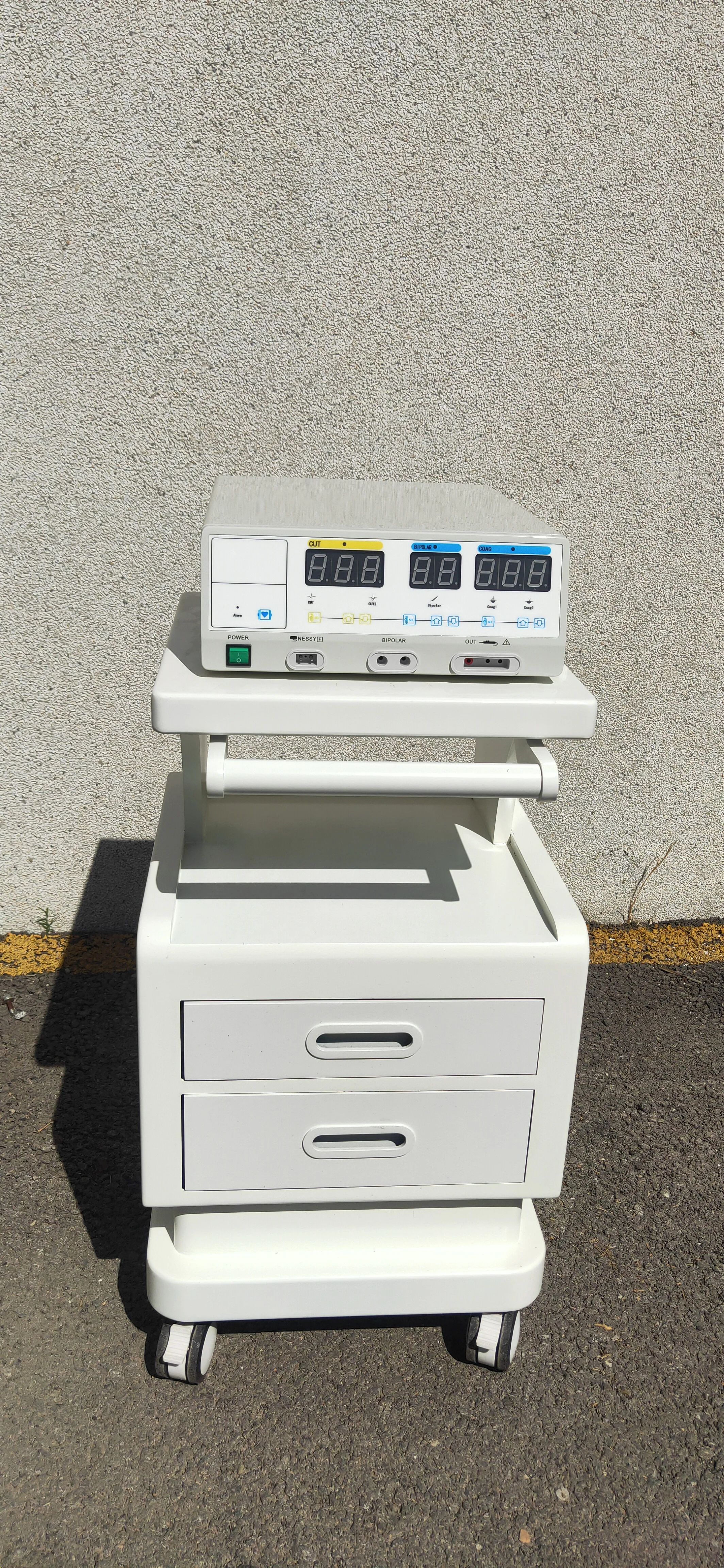 2023 High performance Electrosurgical unit  diathermy machine  with 5 output  400W