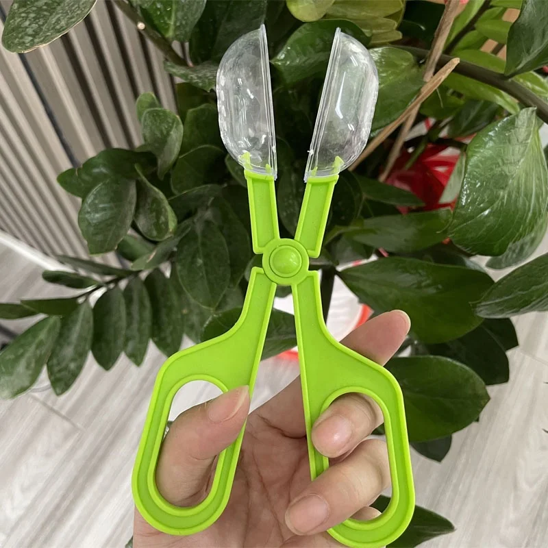 Eco-friendly outdoor toys 17CM Plastic Insect Clip Tweezers Scissors Clip  Catcher Tongs Insects Catcher Clamp Clip for kids