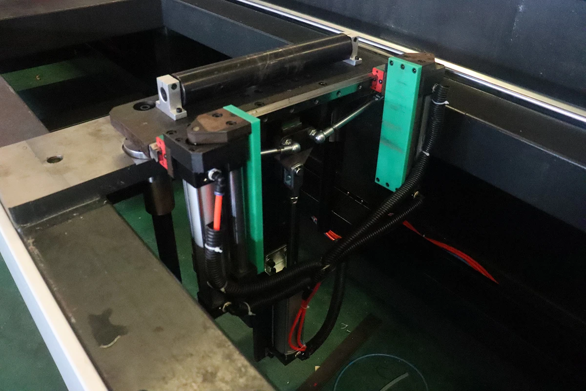 High Speed Metal Tube and Sheets Laser Cutting Machine 12KW with auto laser tuber cutting line