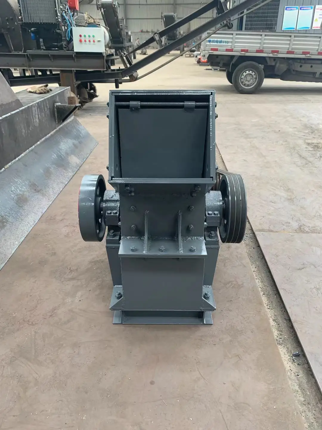Эффективный каменный карьер дробильная машина стоимость рок молотковая дробилка для продажи