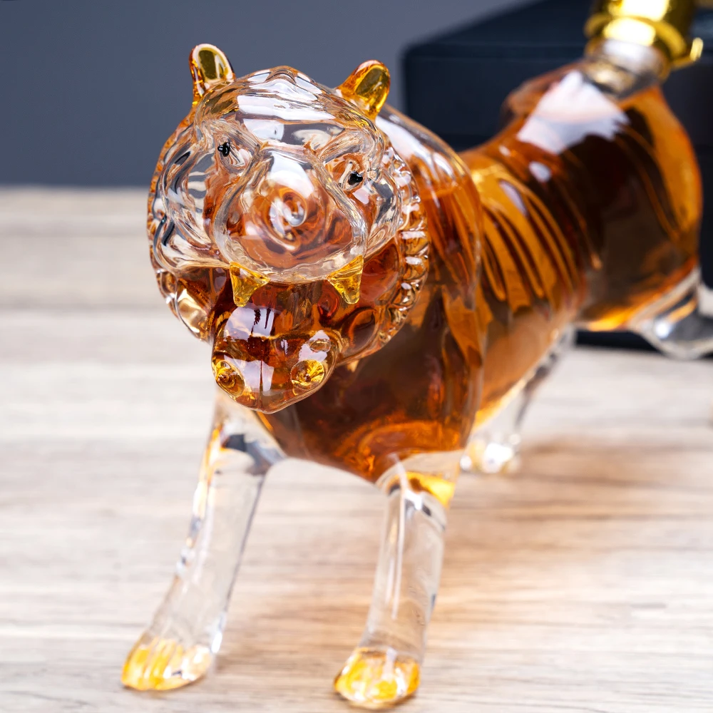 Hot selling Animal tiger shape 500ml High Borosilicate Glass Whisky Decanter bottle