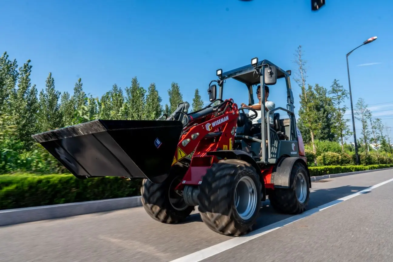 Heavy Lifting, Small Size: Small Loader High Payload Capacity for Big Jobs in Small Spaces
