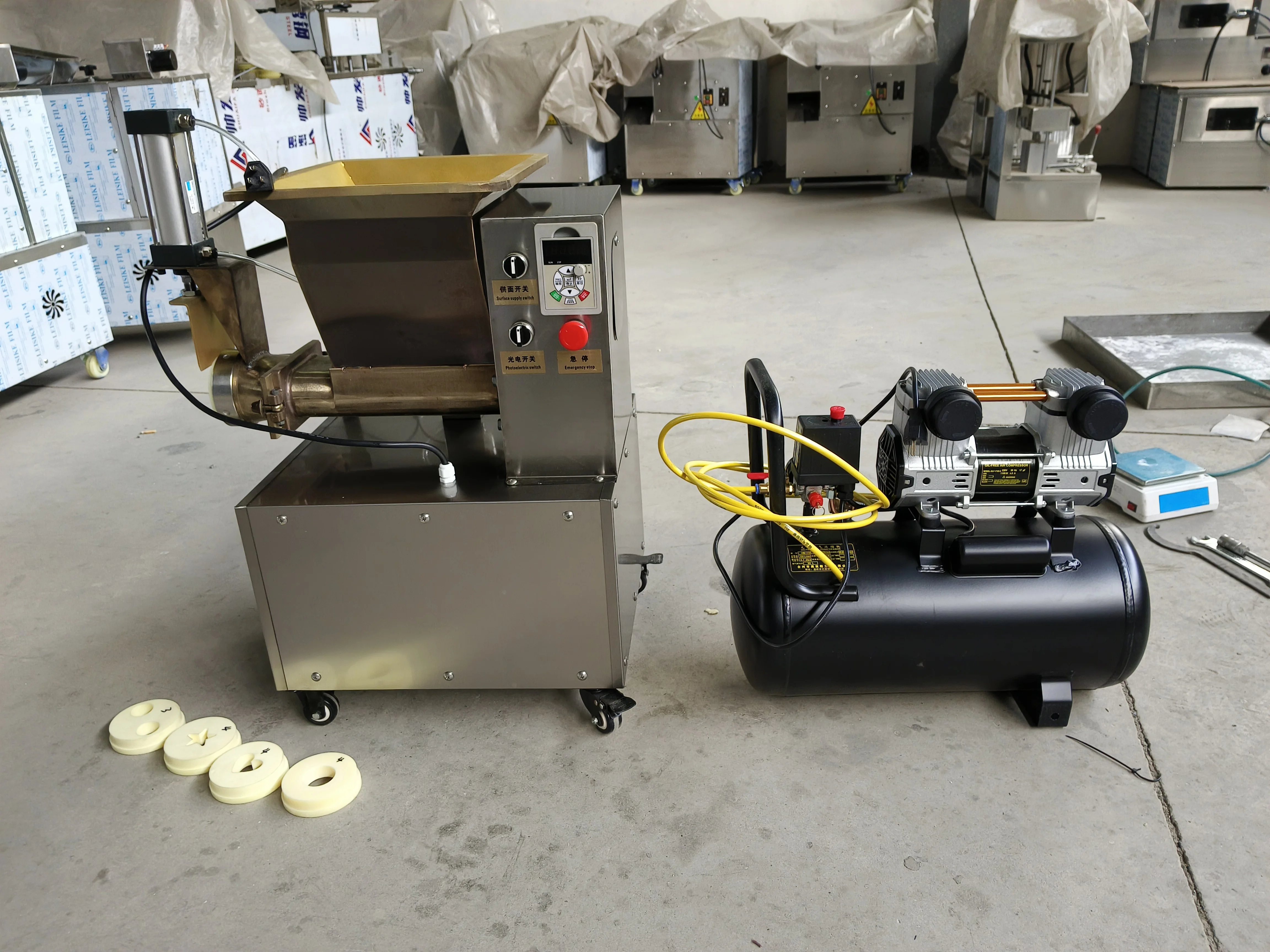 Factory Price Cookie Pastry Dough Ball Cutter Soft Pizza Dough Divider Rounder Bread Bun Dough Ball Cutting Machine