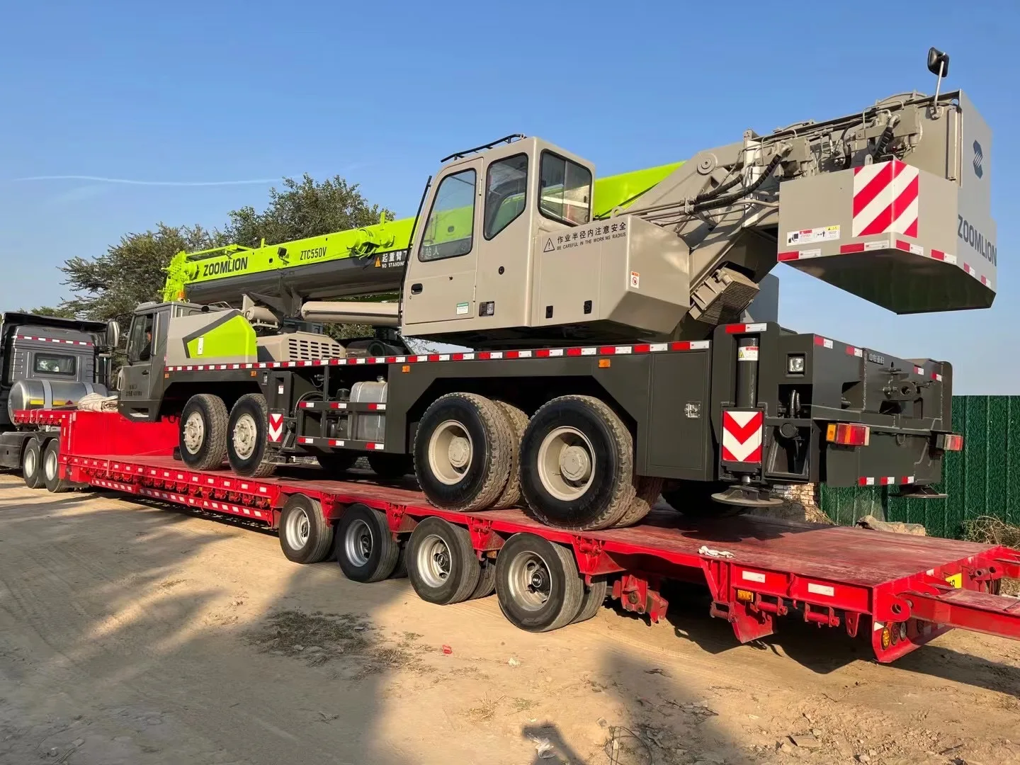 Zoomlion Electric Hydra 50 Ton Knuckle Boom Truck Mounted Crane