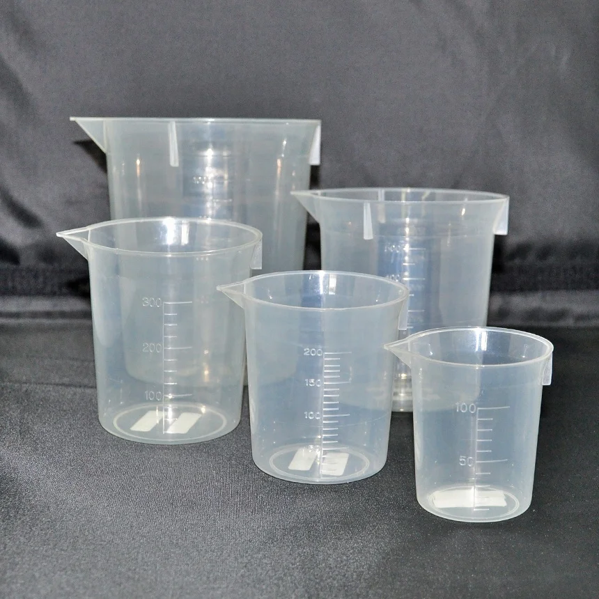 Набор пластиковых мерных стаканчиков 100 мл
