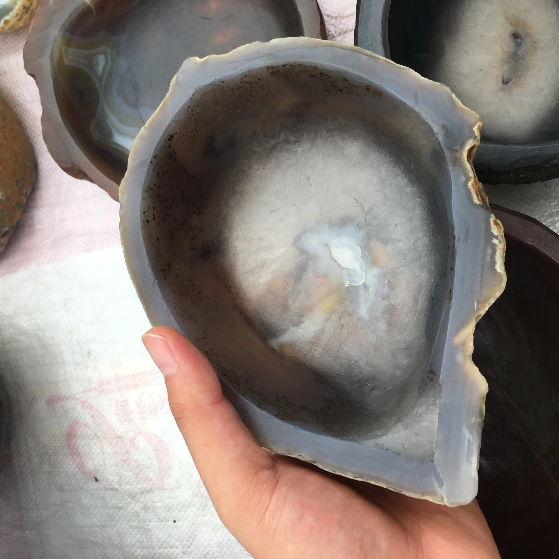 Natural Carving Bowl Agate Crystal Wine Glass Chalcedony Stone Tea Cup Agate Ashtray Crafts Crystal Gift Souvenirs