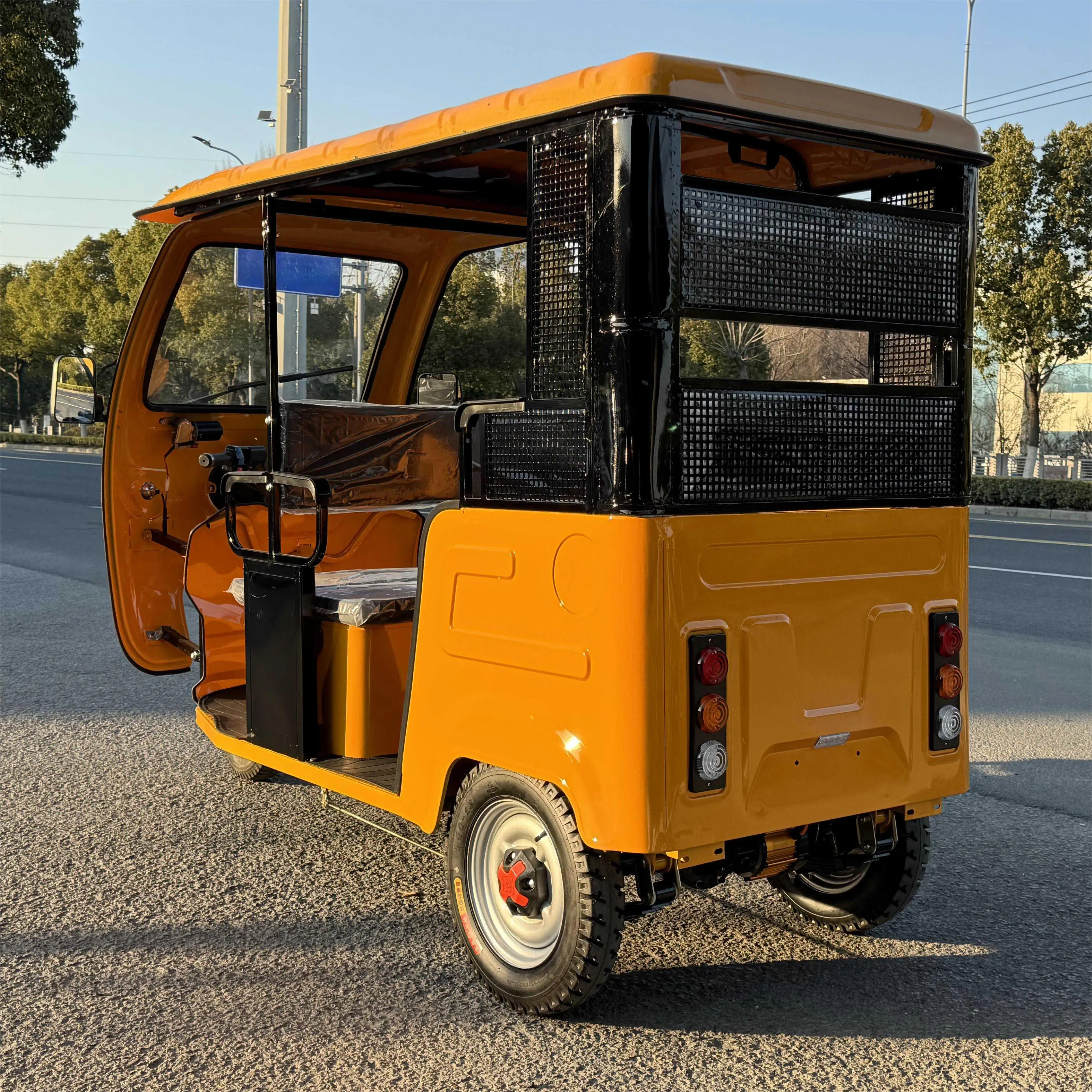 LB-ZK3WV 9 Seats Tuk Tuk 200cc Engine Taxi Tricycle 3 Wheel Bajaj Rickshaw