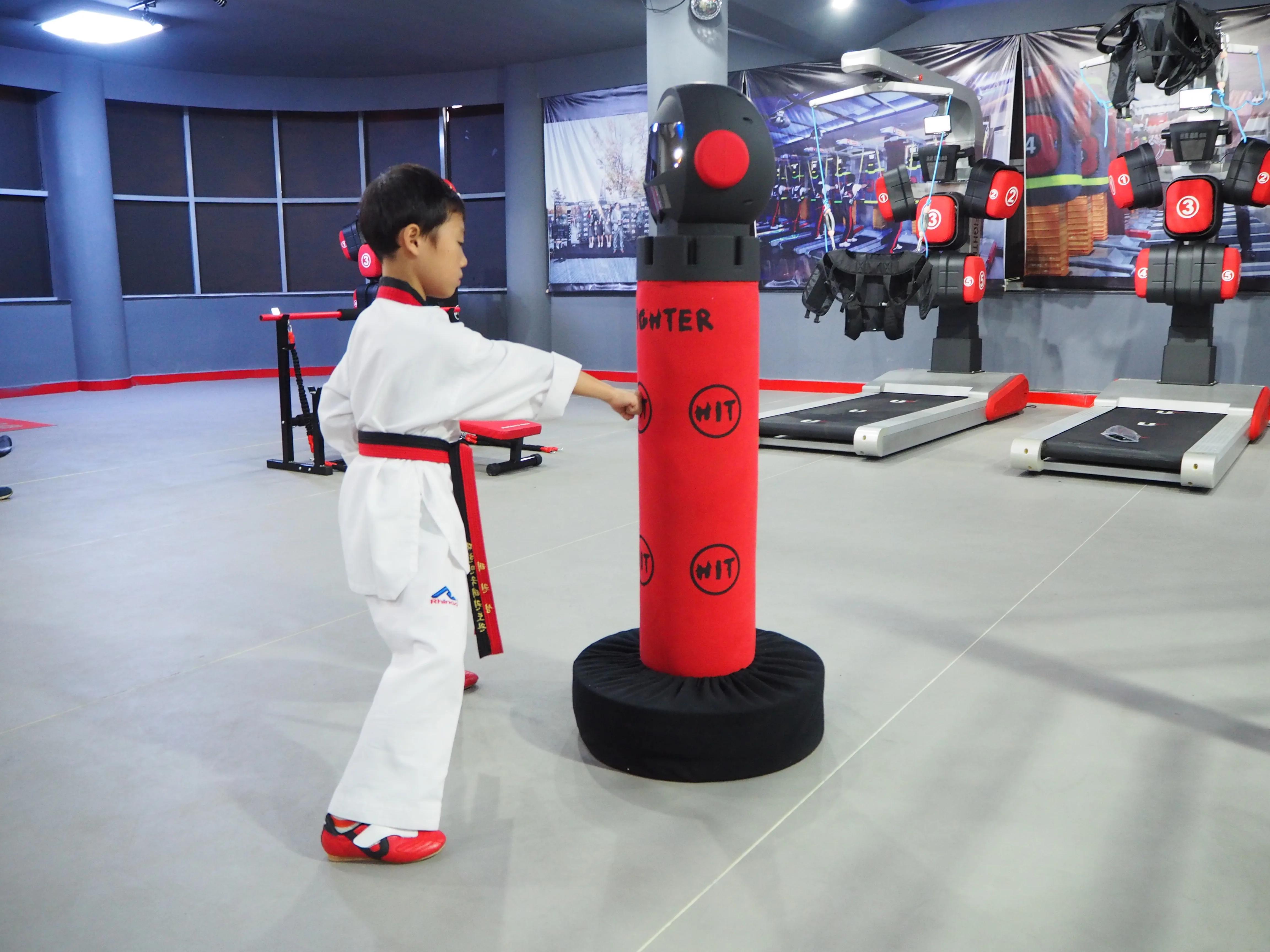 Intellectual Freestanding Kids Punching Bag Children Fitness Kick Boxing  Equipment With Speed Power Score  Showing On Screen