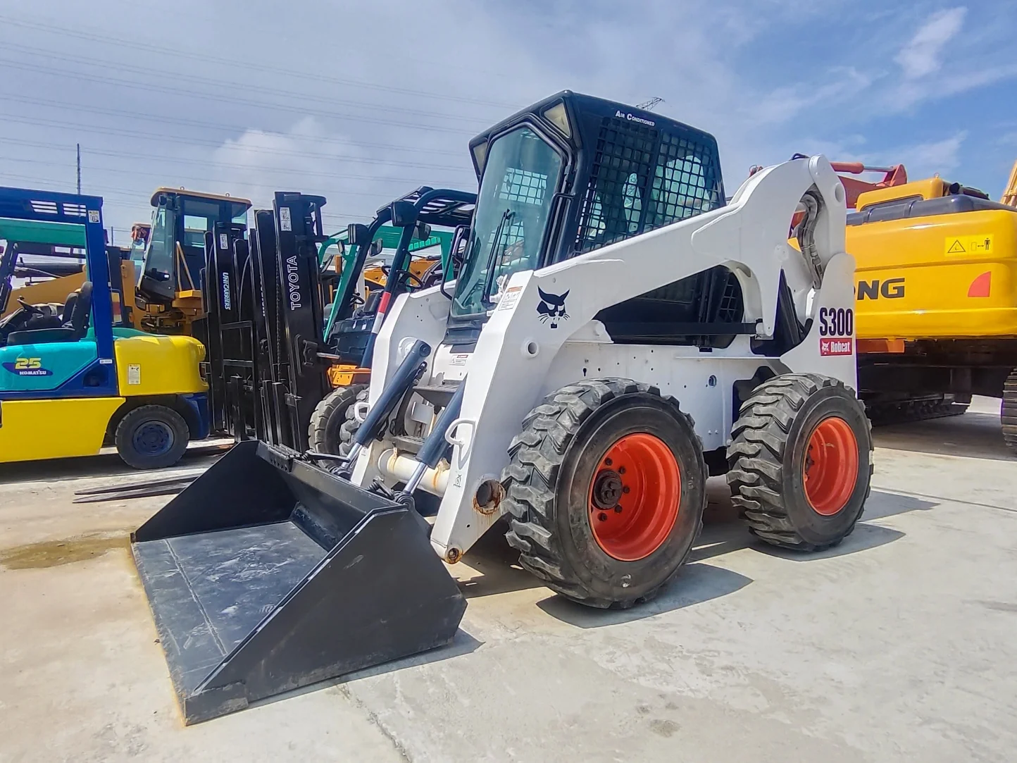 Распродажа 3 75 тонный Подержанный мини-погрузчик BOBCAT S300-американская строительная техника в наличии