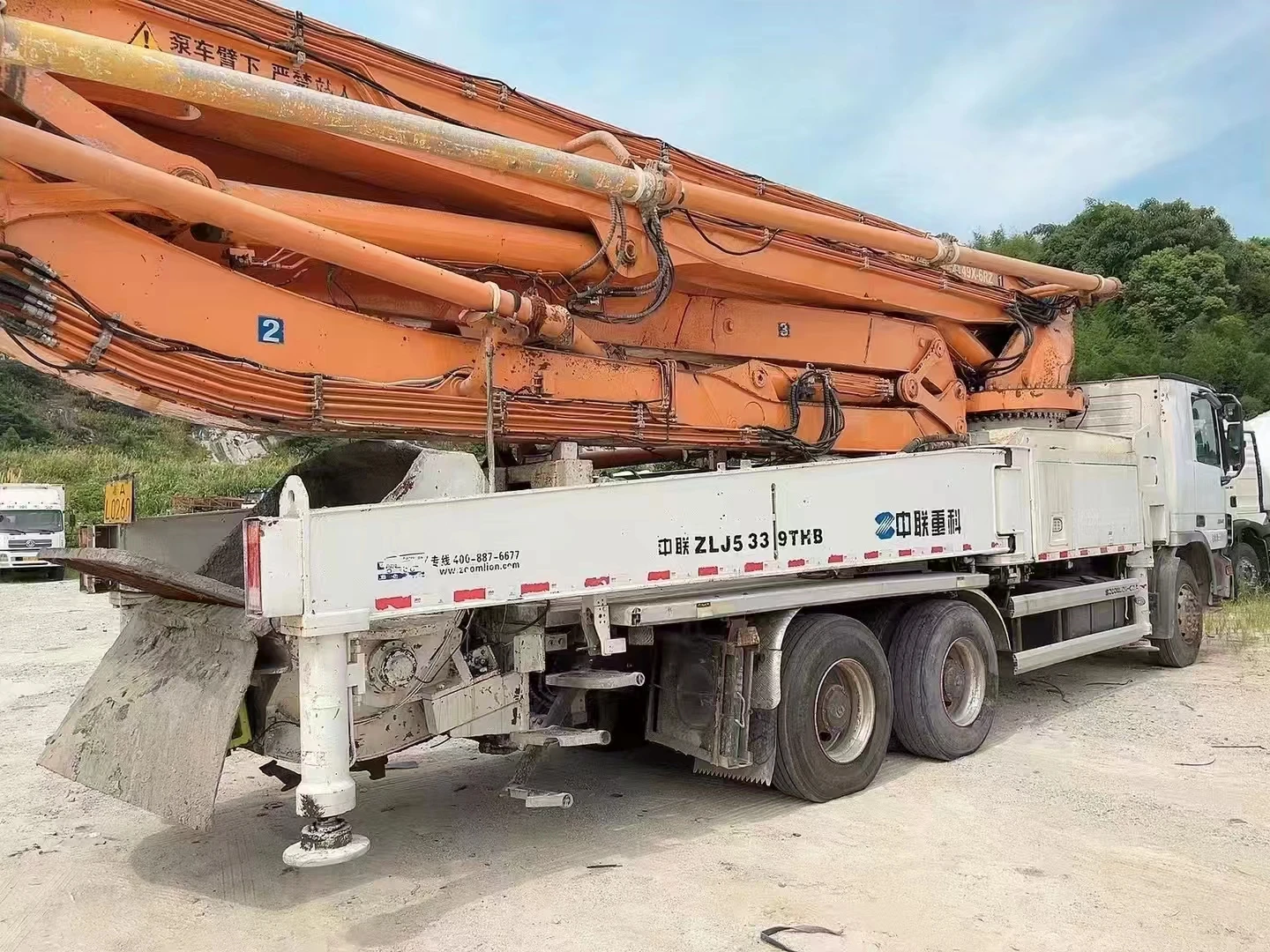 13 Years Zoomlion Mercedes Benz 49 Meter Used Concrete Pump Truck 300KW Power Diesel Engine Used Cars